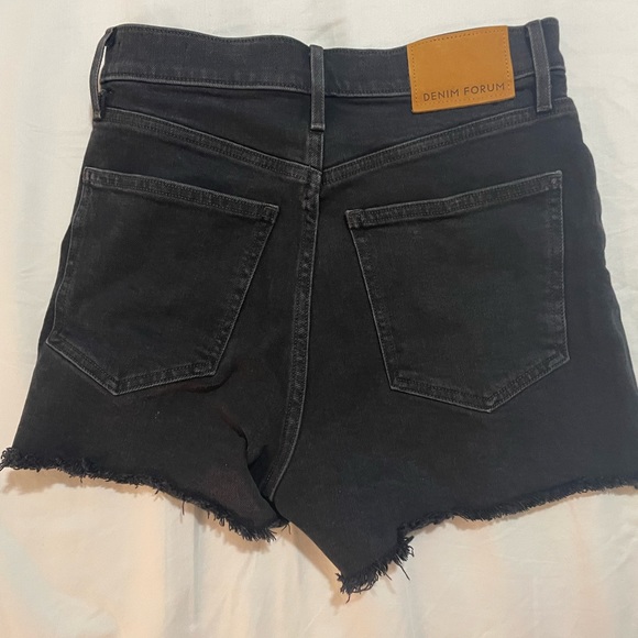 Aritzia Denim Forum Arlo short in US size 26 - Picture 2 of 13